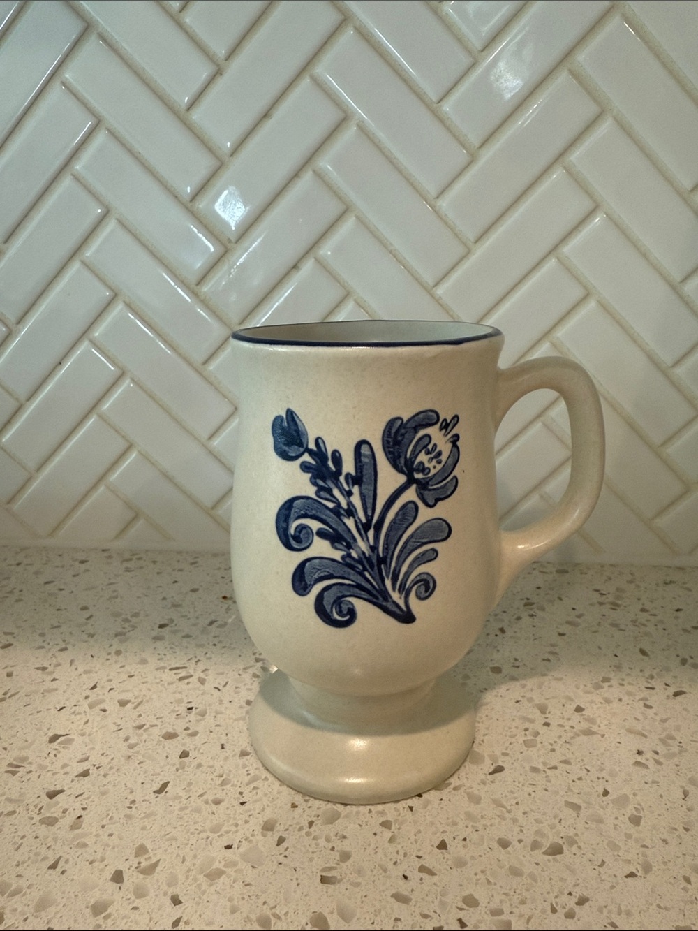 Pfaltzgraff Yorktowne Pedestal Coffee Mug Footed Stoneware Blue & White Floral